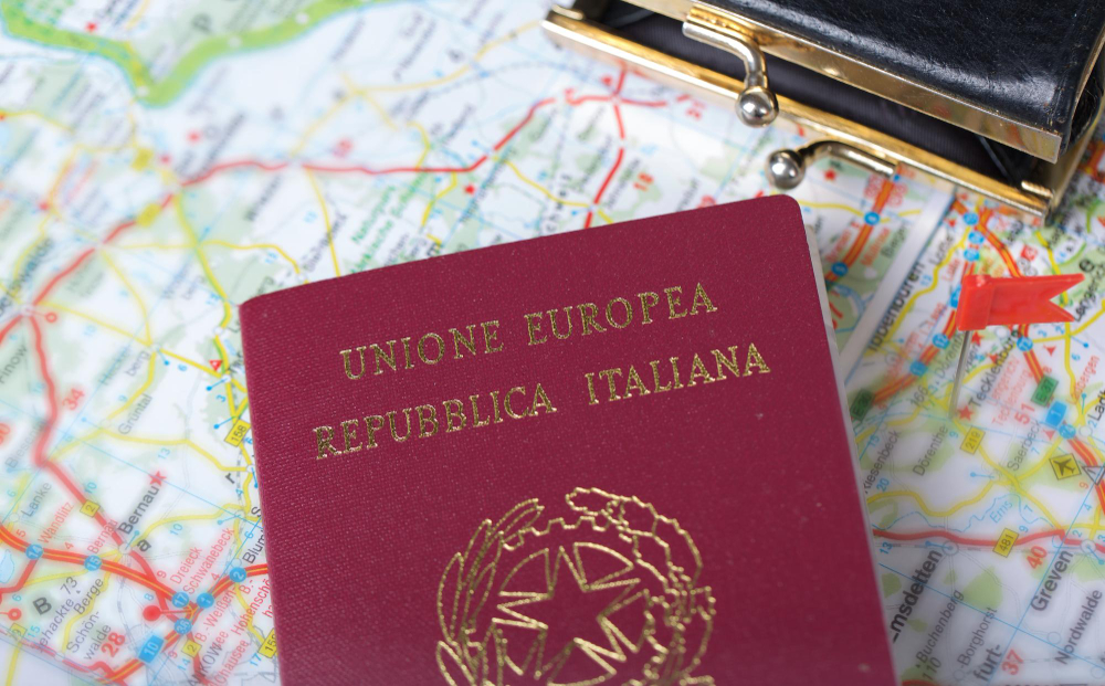 passaporto italiano all'estero