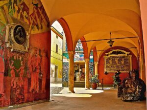 Dozza_-_Scorcio_centro_storico_con_i_muri_dipinti